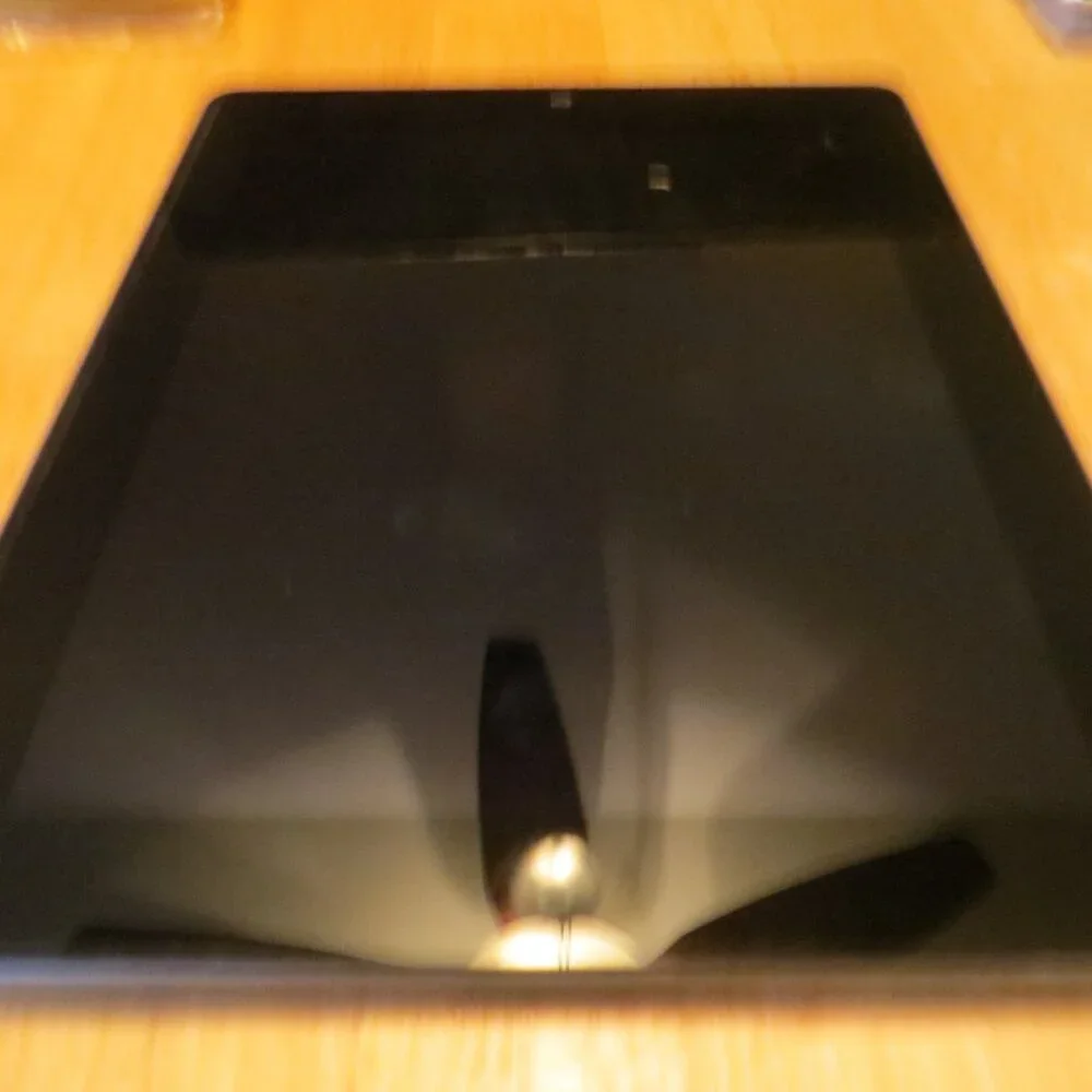 Apple iPad 2nd Gen Silver A1395 16GB Wi-Fi MC769LL/A 9.7